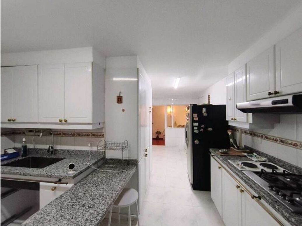 Apartamento de 3 alcobas en venta en Santa Barbara Central, Bogotá, 176 m² · foto 7 de 20