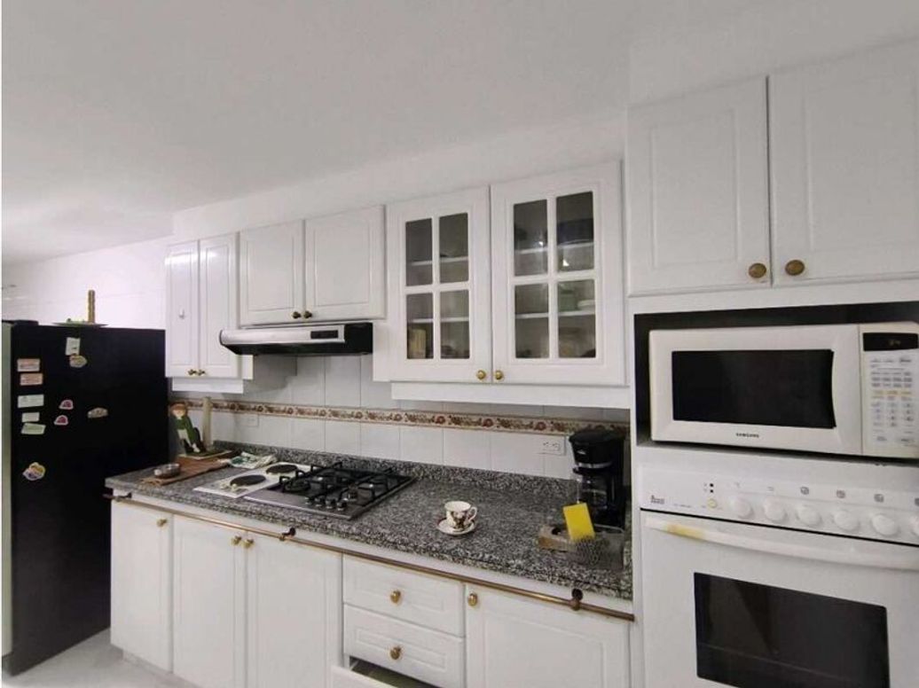 Apartamento de 3 alcobas en venta en Santa Barbara Central, Bogotá, 176 m² · foto 6 de 20