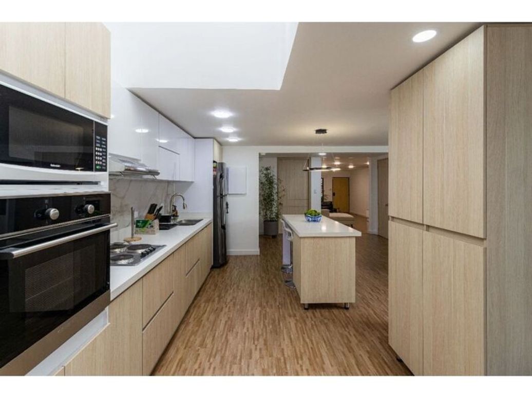 Casa de 3 alcobas en venta en Caobos Salazar, Bogotá, 224 m² · foto 4 de 20