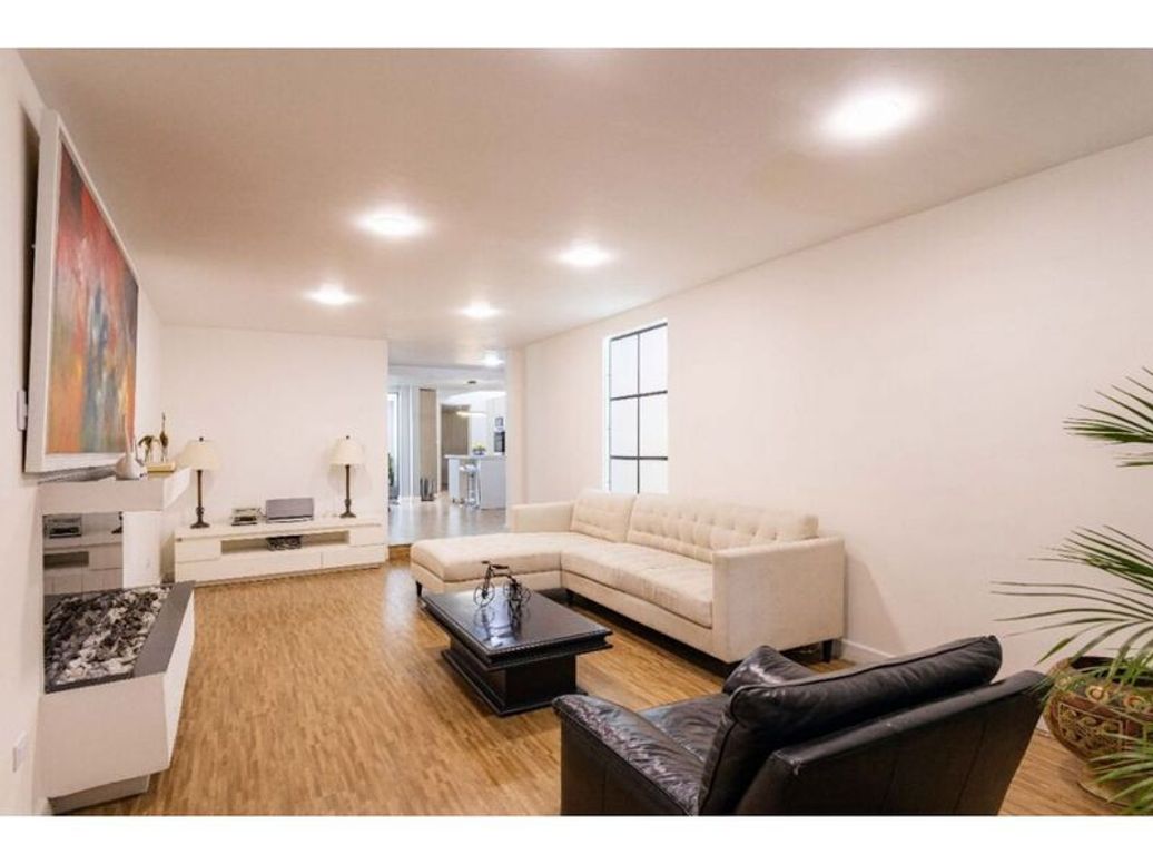 Casa de 3 alcobas en venta en Caobos Salazar, Bogotá, 224 m² · foto 3 de 20