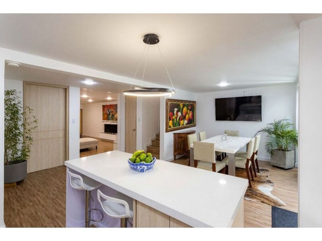 Casa de 3 alcobas en venta en Caobos Salazar, Bogotá, 224 m² · foto 6 de 20
