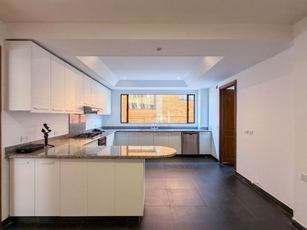 Apartamento de 4 alcobas en venta en Cerros De Santa Barbara, Bogotá, 400 m² · foto 8 de 20