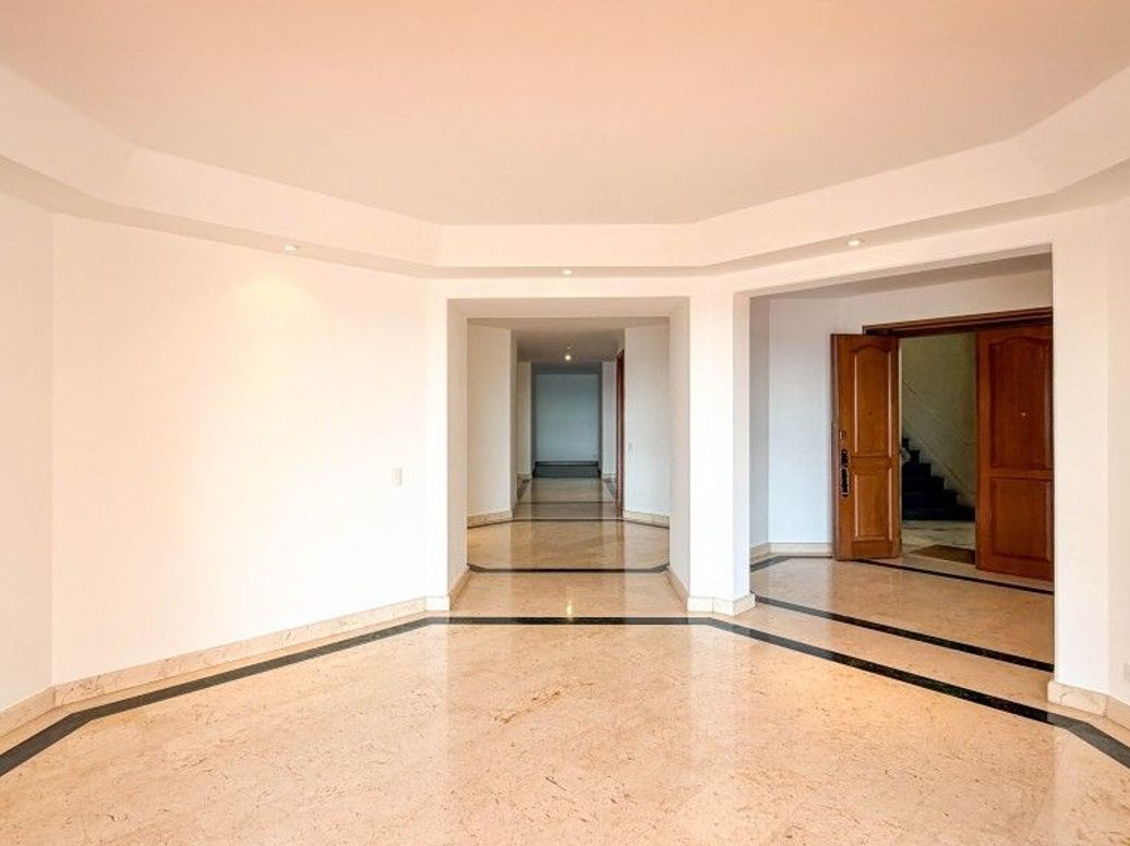 Apartamento de 4 alcobas en venta en Cerros De Santa Barbara, Bogotá, 400 m² · foto 3 de 20