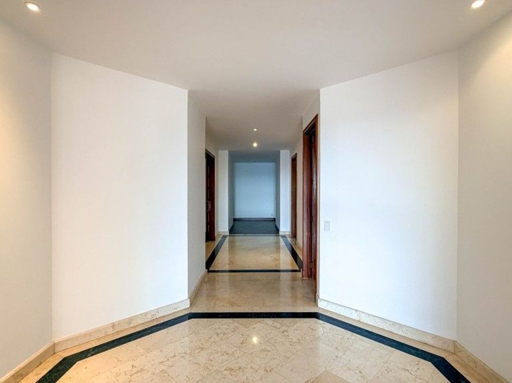Apartamento de 4 alcobas en venta en Cerros De Santa Barbara, Bogotá, 400 m² · foto 11 de 20