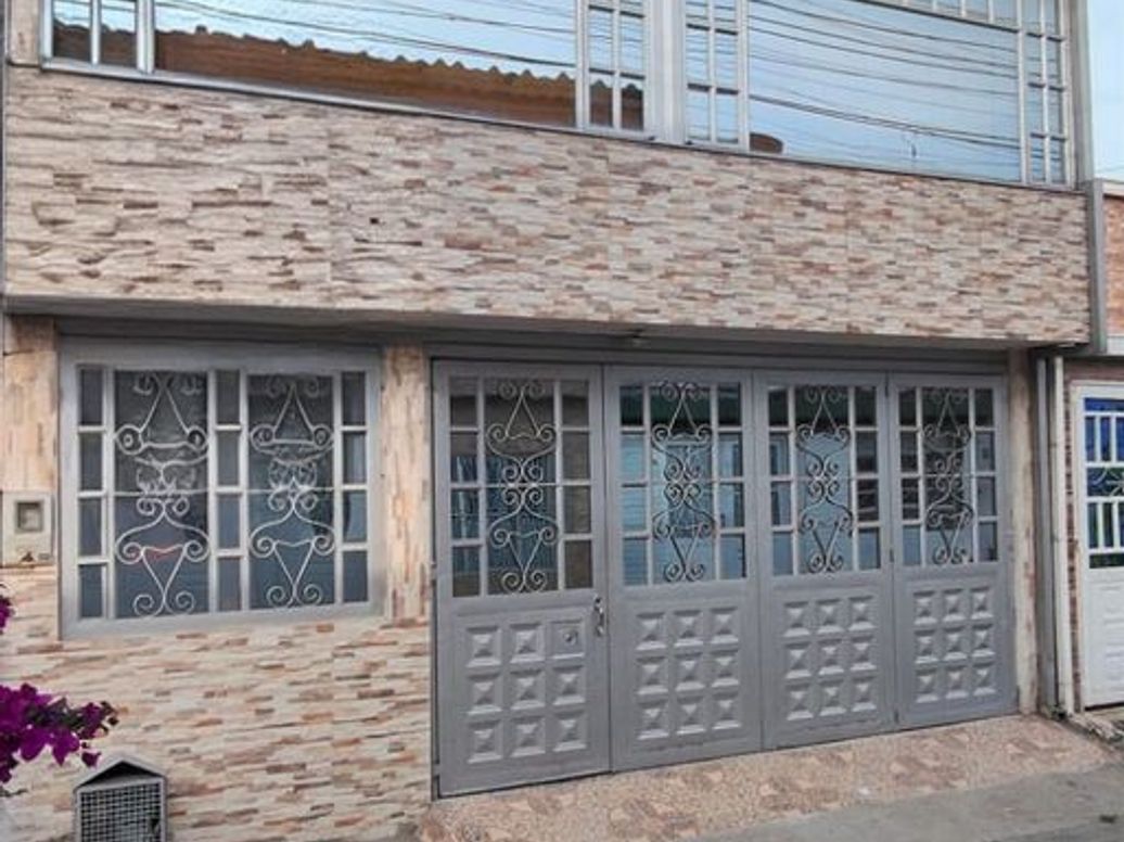 Casa de 5 alcobas en venta en Pastrana, Bogotá, 187 m² · foto 2 de 20
