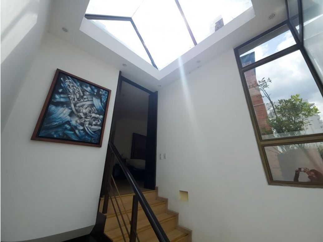 Casa de 3 alcobas en venta en Los Rosales, Bogotá, 360 m² · foto 13 de 20