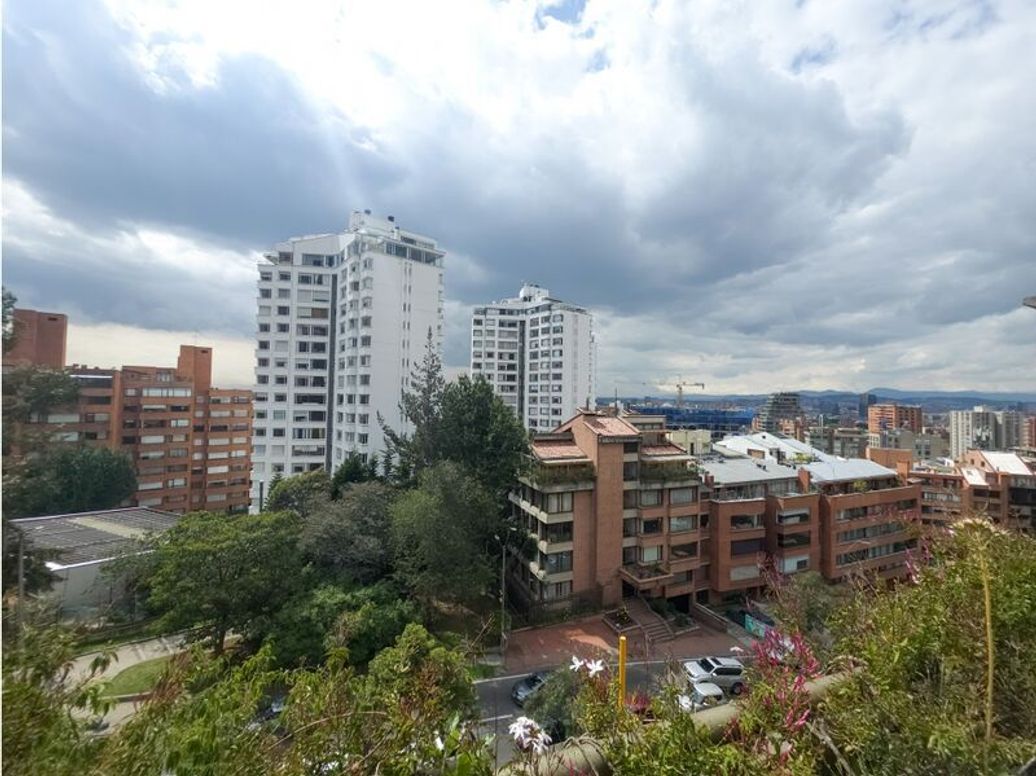 Casa de 3 alcobas en venta en Los Rosales, Bogotá, 360 m² · foto 19 de 20