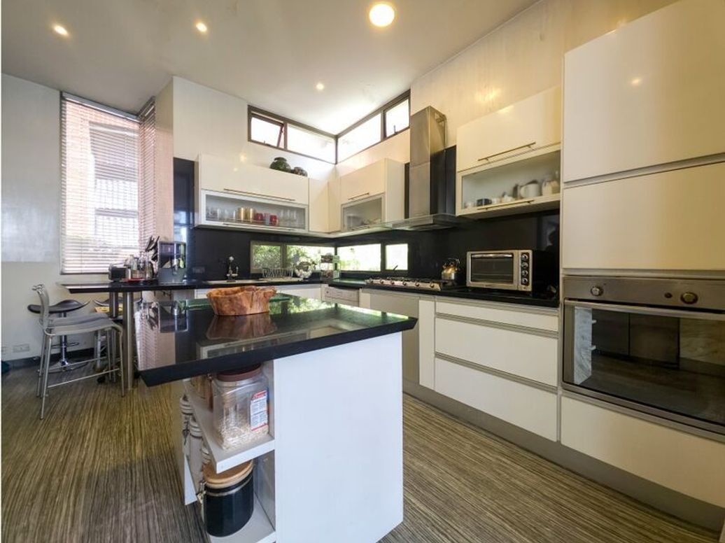 Casa de 3 alcobas en venta en Los Rosales, Bogotá, 360 m² · foto 9 de 20