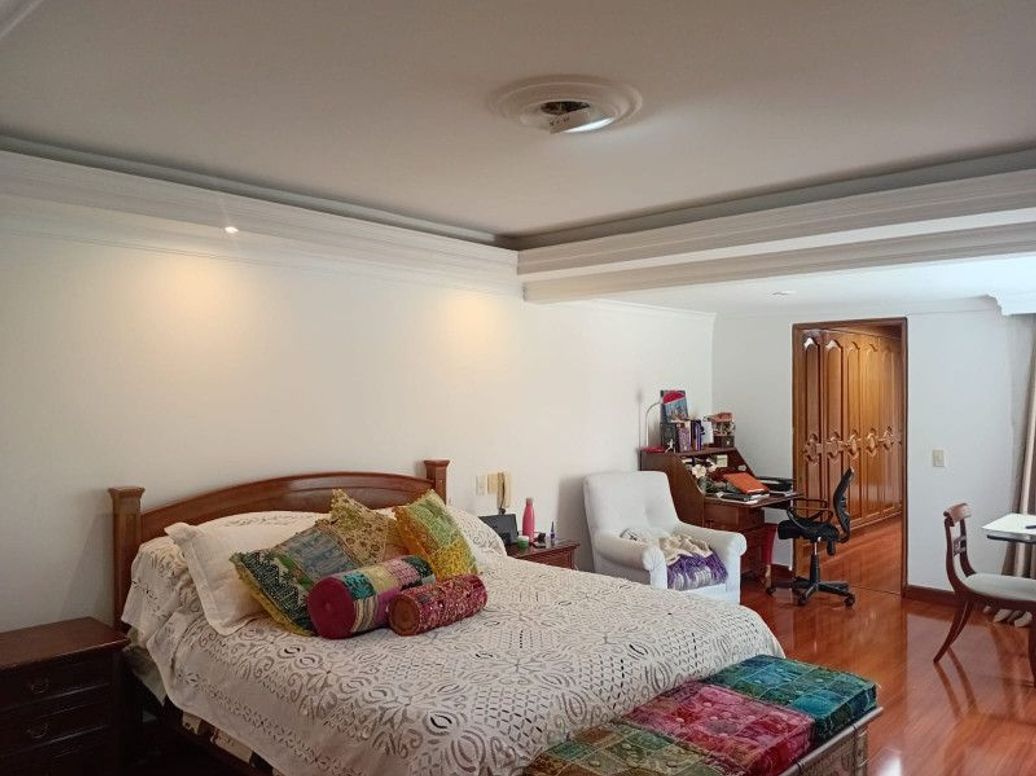 Apartamento de 4 alcobas en venta en Santa Barbara Alta, Bogotá, 390 m² · foto 4 de 20