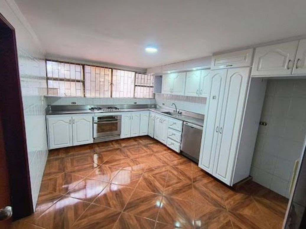 Casa de 5 alcobas en venta en Chapinero Alto, Bogotá, 347 m² · foto 14 de 20