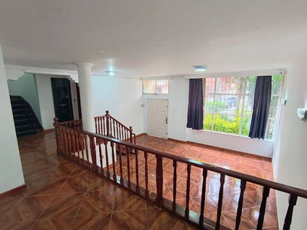 Casa de 5 alcobas en venta en Chapinero Alto, Bogotá, 347 m² · foto 10 de 20