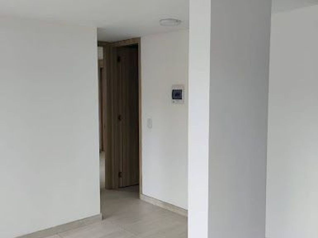 Apartamento de 2 alcobas en venta en Fontibón, Bogotá, 46 m² · foto 2 de 20