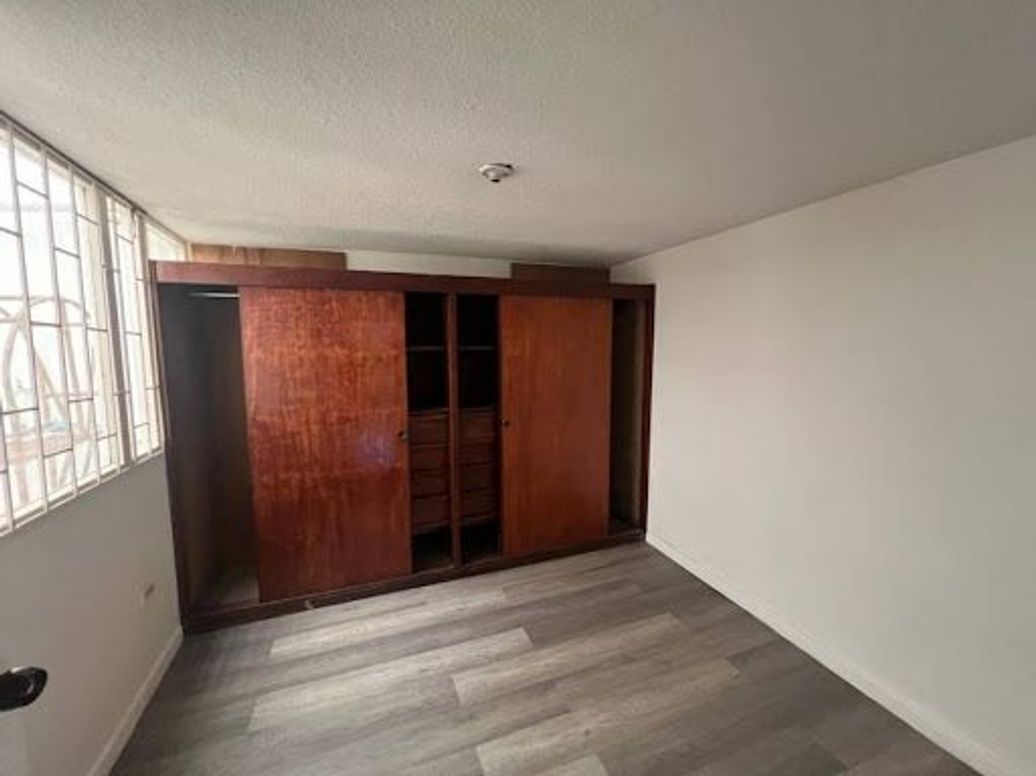 Casa de 5 alcobas en venta en Chapinero, Bogotá, 240 m² · foto 9 de 20