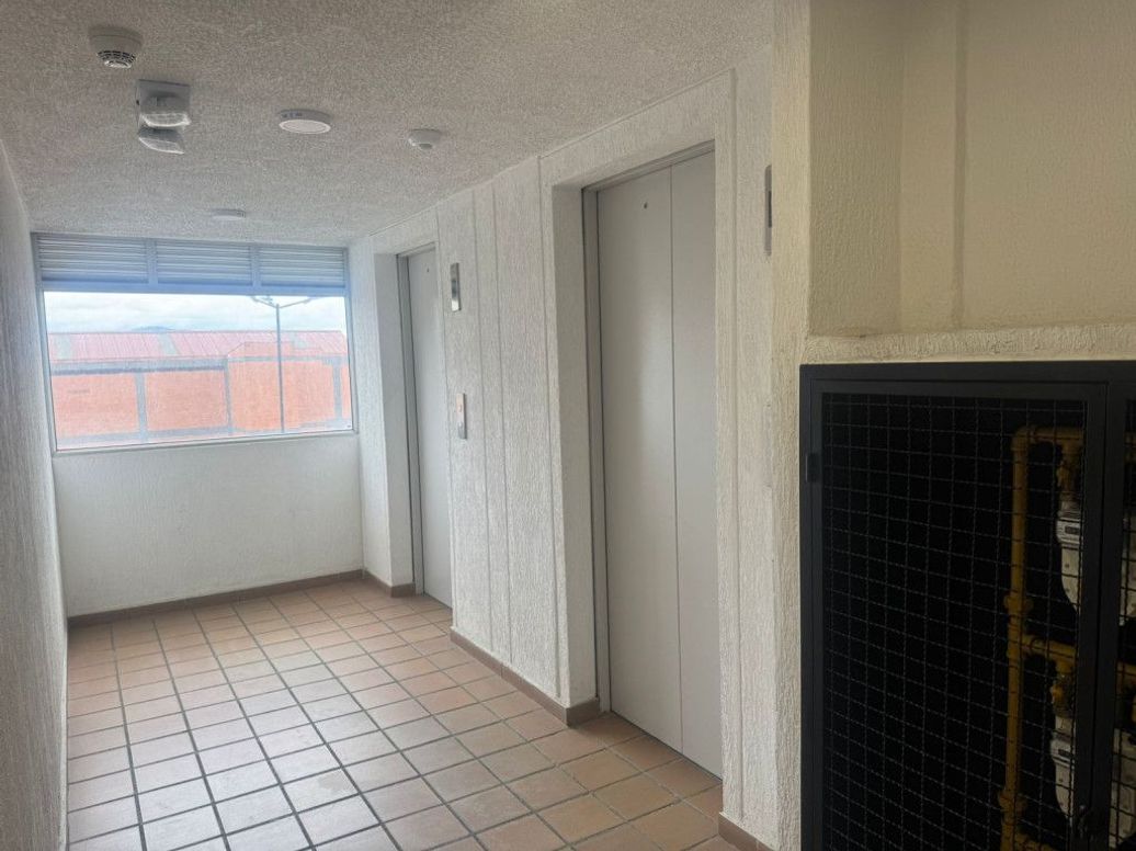 Apartamento de 2 alcobas en venta en Ricaurte, Bogotá, 40 m² · foto 2 de 11