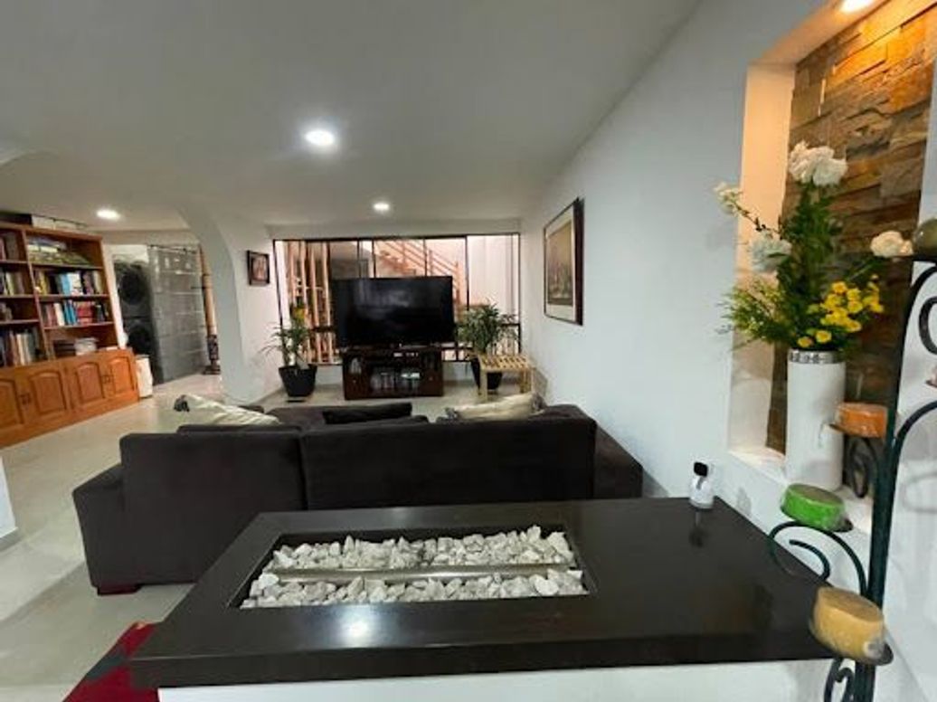 Casa de 5 alcobas en venta en Modelia, Bogotá, 300 m² · foto 10 de 20