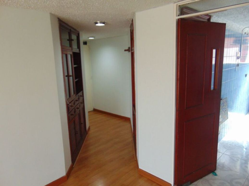 Apartamento de 2 alcobas en venta en Normandia Occidental, Bogotá, 49 m² · foto 2 de 9