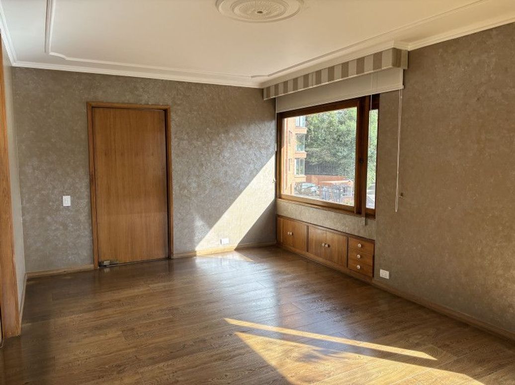 Apartamento de 3 alcobas en venta en Los Rosales, Bogotá, 290 m² · foto 3 de 20