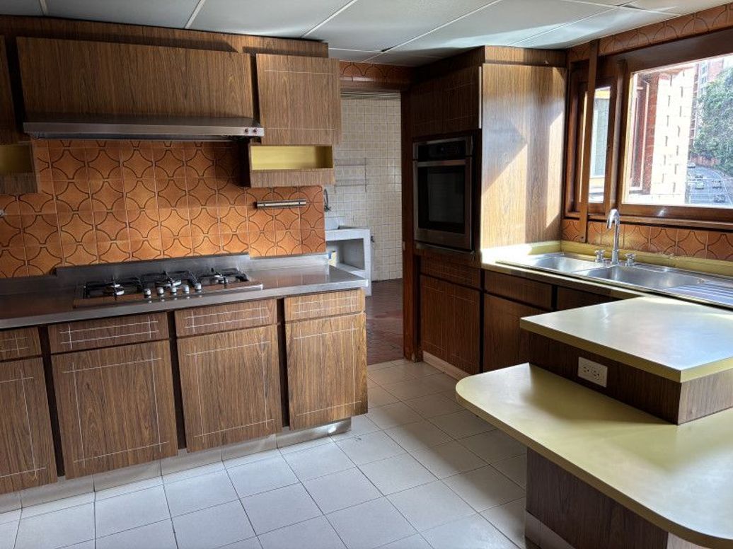 Apartamento de 3 alcobas en venta en Los Rosales, Bogotá, 290 m² · foto 18 de 20