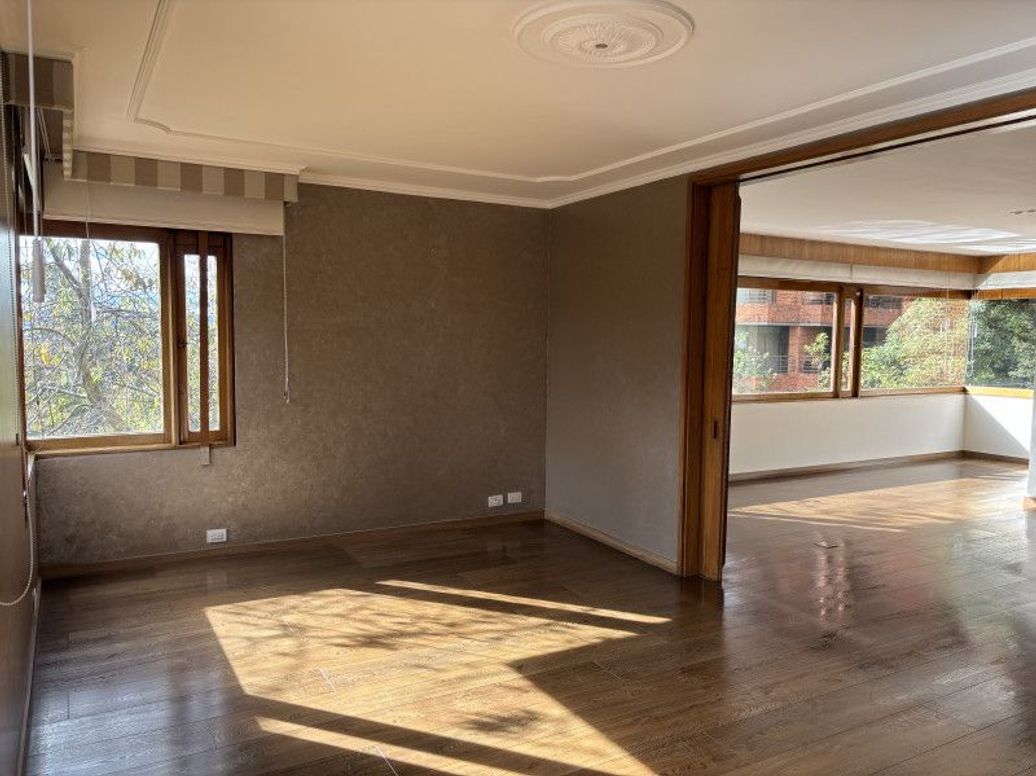 Apartamento de 3 alcobas en venta en Los Rosales, Bogotá, 290 m² · foto 2 de 20