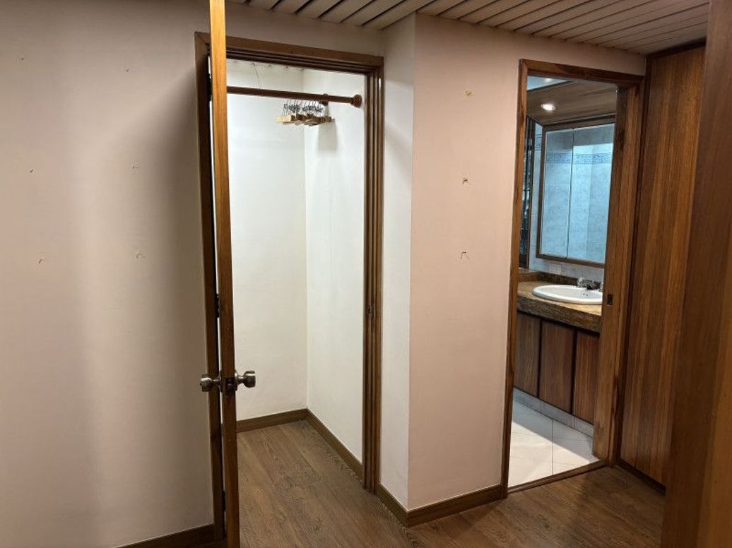 Apartamento de 3 alcobas en venta en Los Rosales, Bogotá, 290 m² · foto 16 de 20