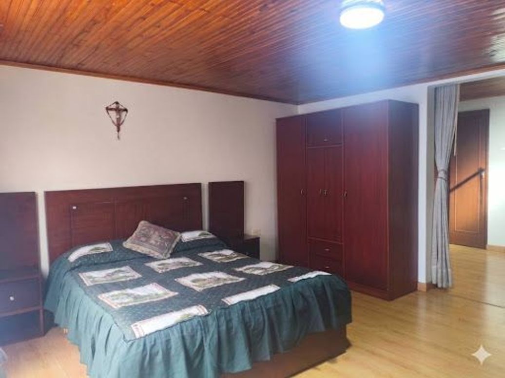 Casa de 6 alcobas en venta en Jorge Gaitan Cortes, Bogotá, 138 m² · foto 2 de 10