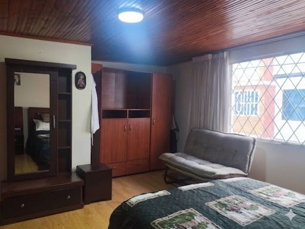 Casa de 6 alcobas en venta en Jorge Gaitan Cortes, Bogotá, 138 m² · foto 4 de 10