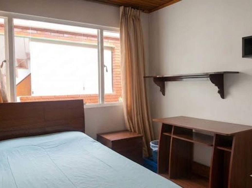 Casa de 6 alcobas en venta en Jorge Gaitan Cortes, Bogotá, 138 m² · foto 5 de 10