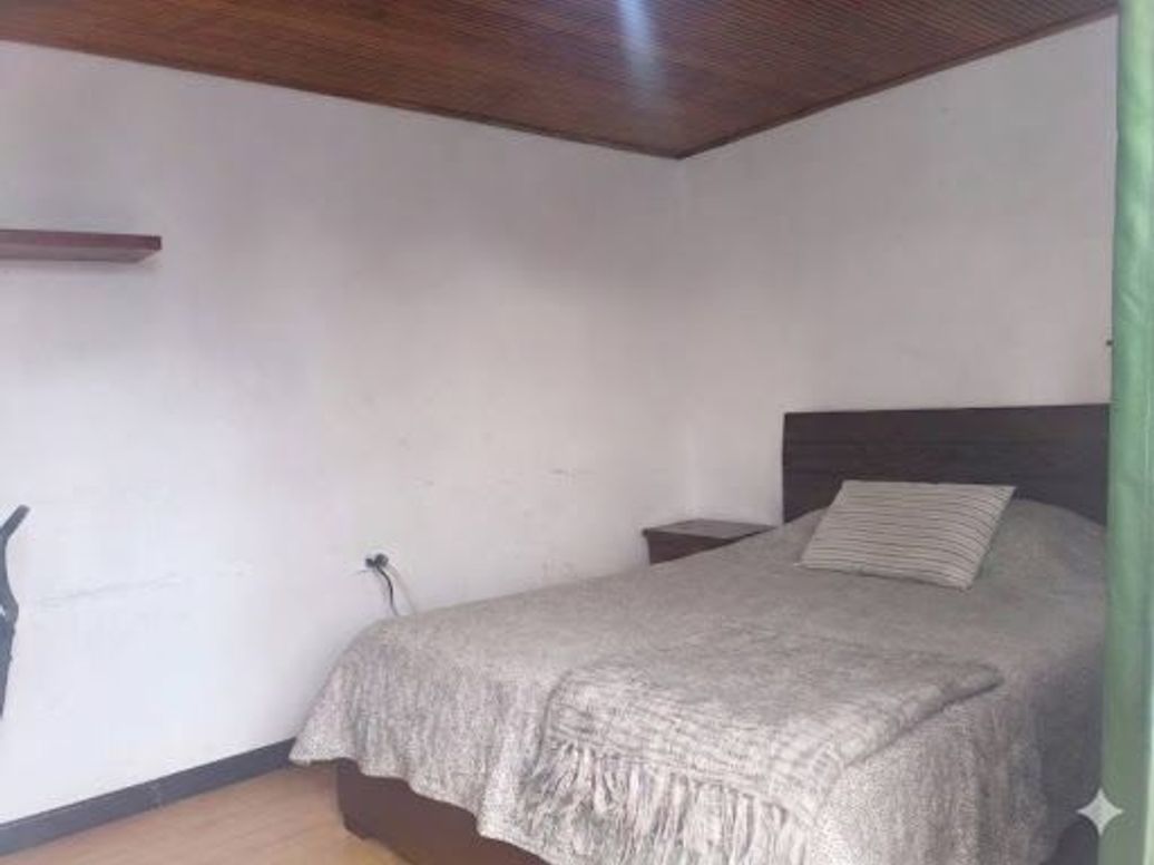Casa de 6 alcobas en venta en Jorge Gaitan Cortes, Bogotá, 138 m² · foto 8 de 10