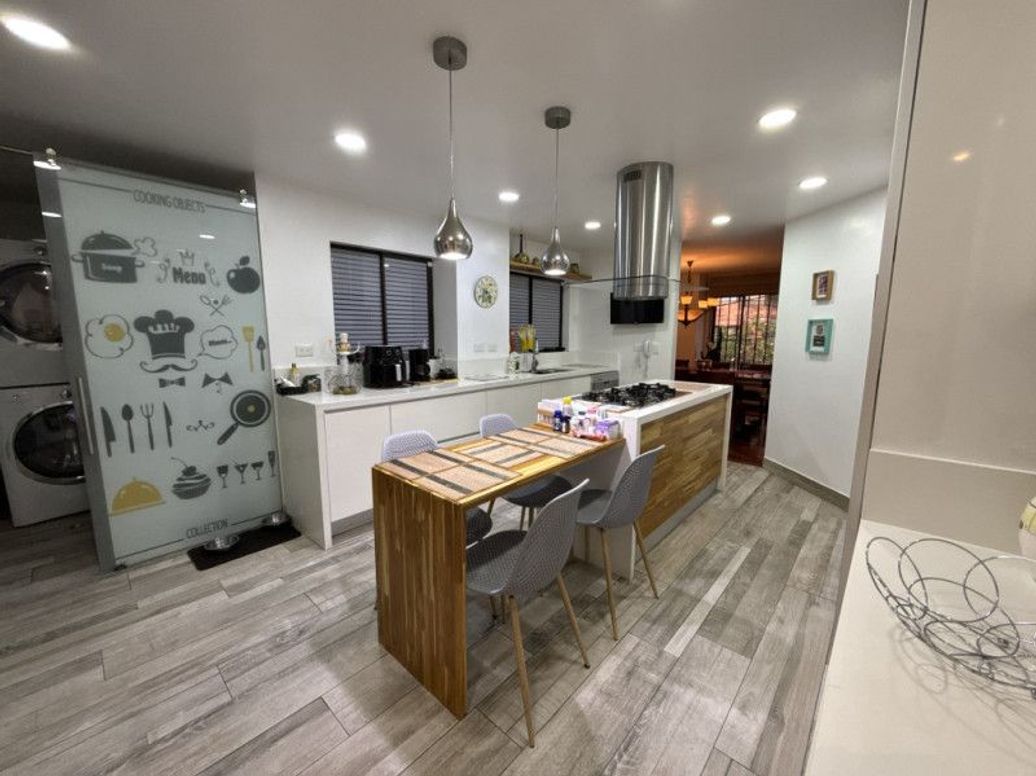 Apartamento de 3 alcobas en venta en Santa Bibiana, Bogotá, 219 m² · foto 8 de 20
