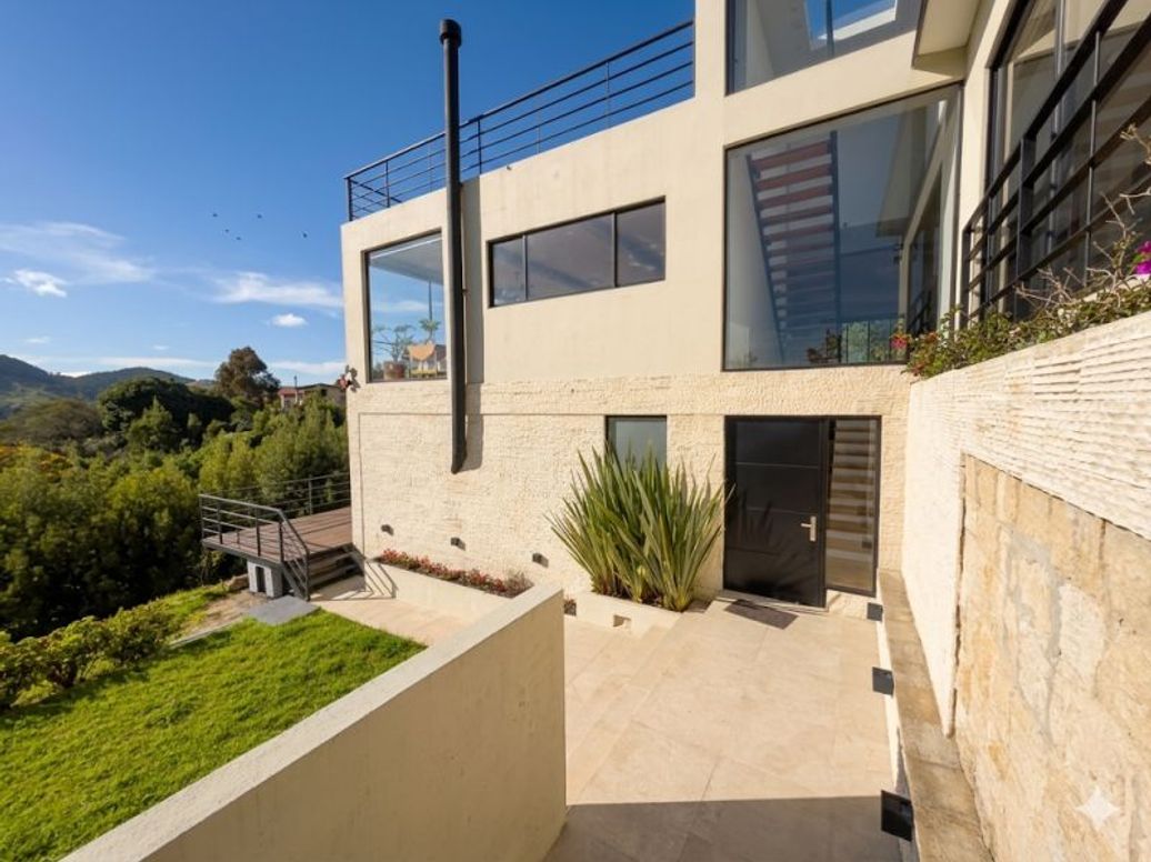 Casa de 3 alcobas en venta en San Isidro, Bogotá, 270 m² · foto 2 de 20