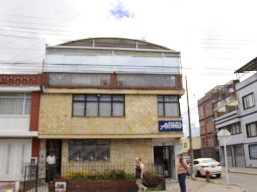 Casa de 7 alcobas en venta en Bonanza, Bogotá, 285 m² · foto 2 de 12