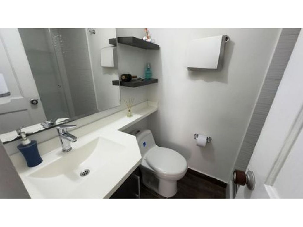 Apartamento de 3 alcobas en venta en Las Flores, Bogotá, 65 m² · foto 10 de 19