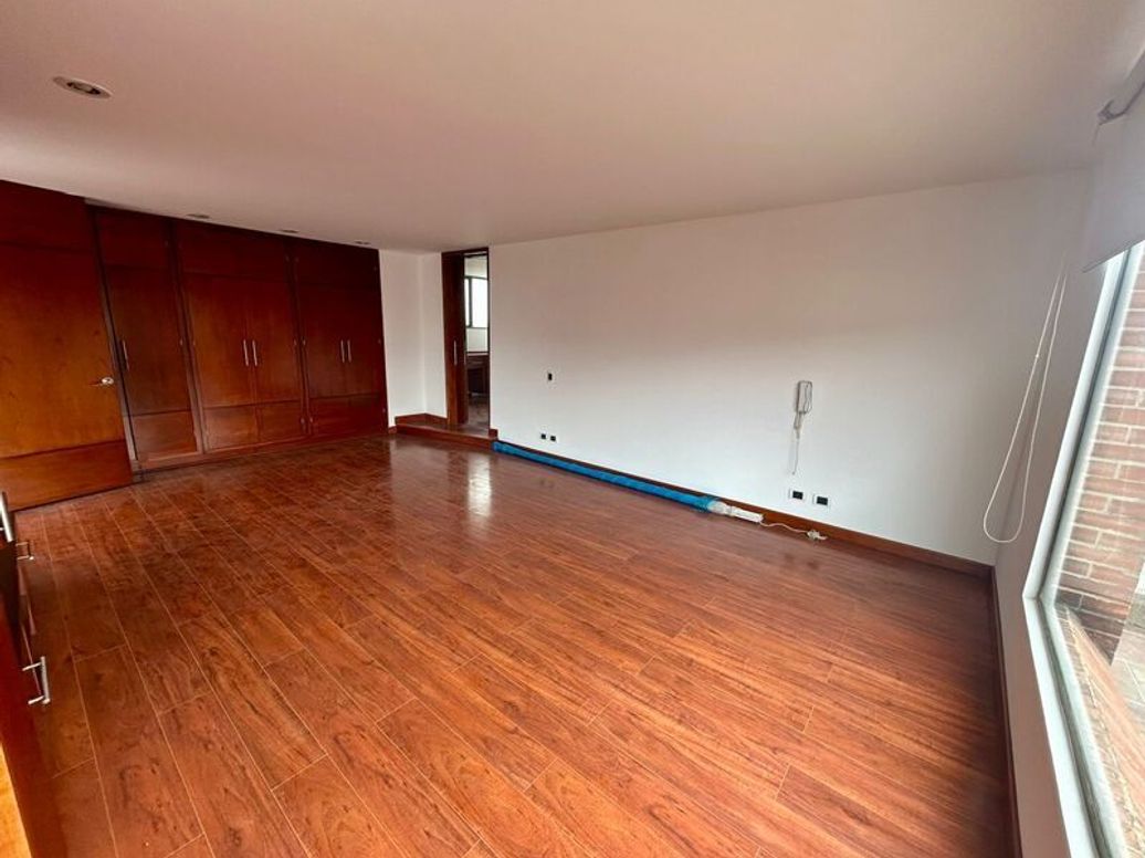 Apartamento de 4 alcobas en venta en Santa Barbara Occidental, Bogotá, 340 m² · foto 13 de 20