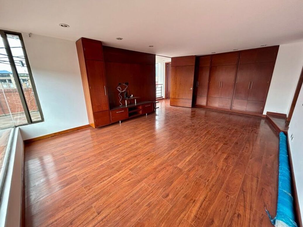Apartamento de 4 alcobas en venta en Santa Barbara Occidental, Bogotá, 340 m² · foto 15 de 20