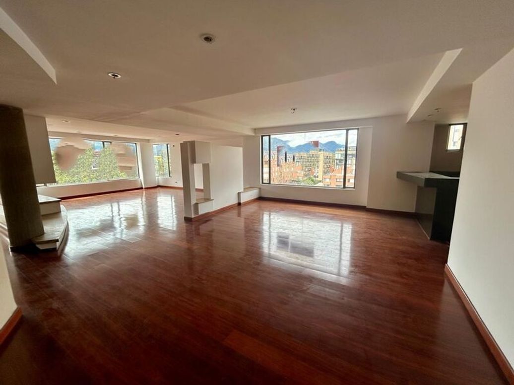 Apartamento de 4 alcobas en venta en Santa Barbara Occidental, Bogotá, 340 m² · foto 4 de 20