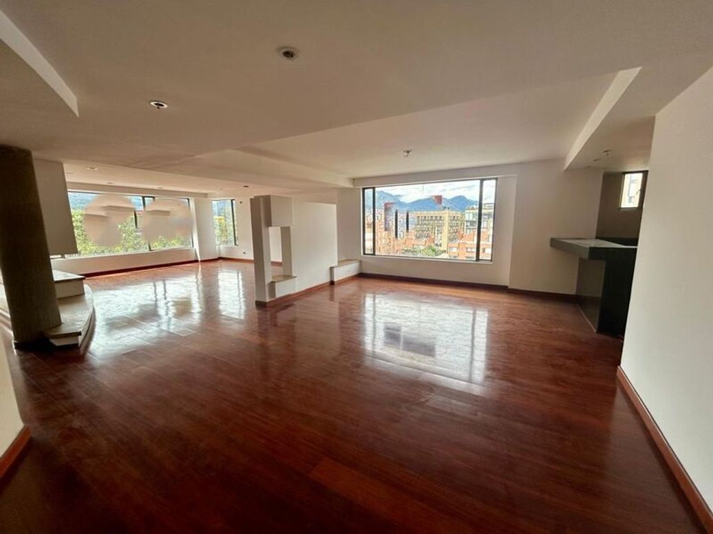 Apartamento de 4 alcobas en venta en Santa Barbara Occidental, Bogotá, 340 m² · foto 3 de 20