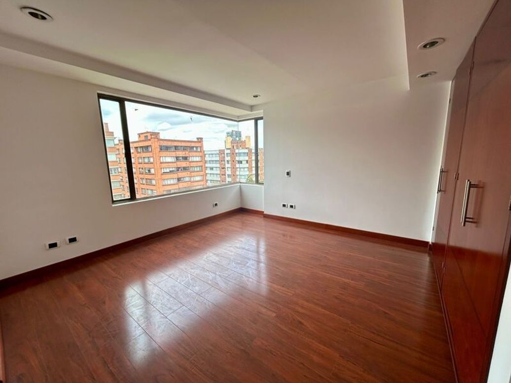Apartamento de 4 alcobas en venta en Santa Barbara Occidental, Bogotá, 340 m² · foto 18 de 20