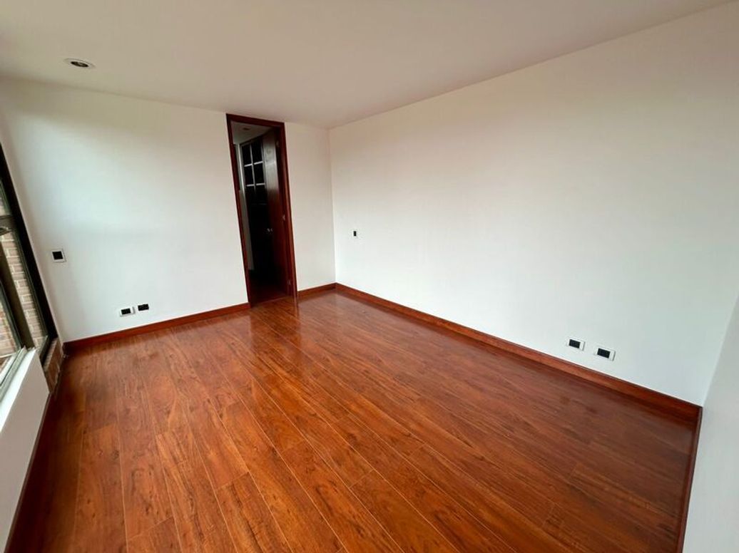 Apartamento de 4 alcobas en venta en Santa Barbara Occidental, Bogotá, 340 m² · foto 19 de 20