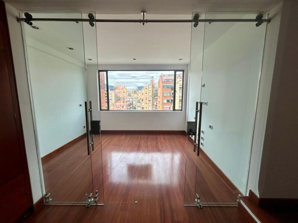 Apartamento de 4 alcobas en venta en Santa Barbara Occidental, Bogotá, 340 m² · foto 7 de 20