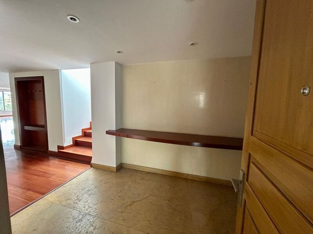 Apartamento de 4 alcobas en venta en Santa Barbara Occidental, Bogotá, 340 m² · foto 6 de 20