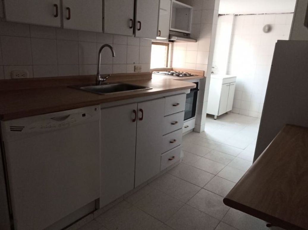 Apartamento de 3 alcobas en venta en Campin Occidental, Bogotá, 116 m² · foto 5 de 17