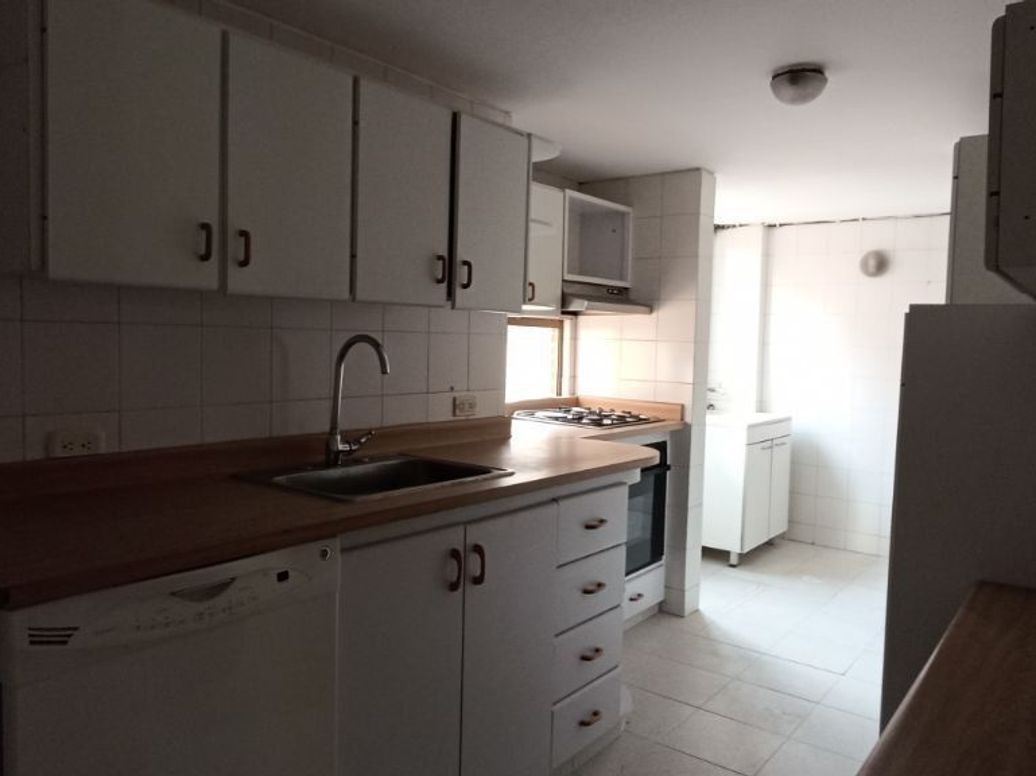 Apartamento de 3 alcobas en venta en Campin Occidental, Bogotá, 116 m² · foto 3 de 17