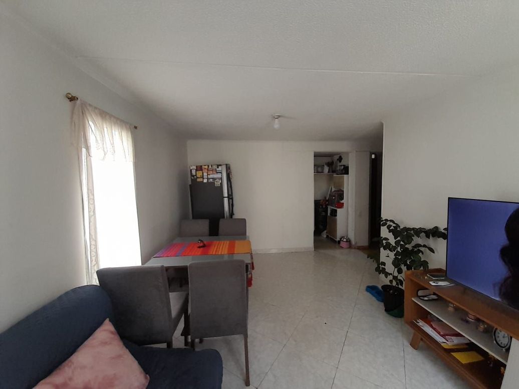 Apartamento de 3 alcobas en venta en Balcones De Oriente, Bogotá, 74 m² · foto 2 de 18