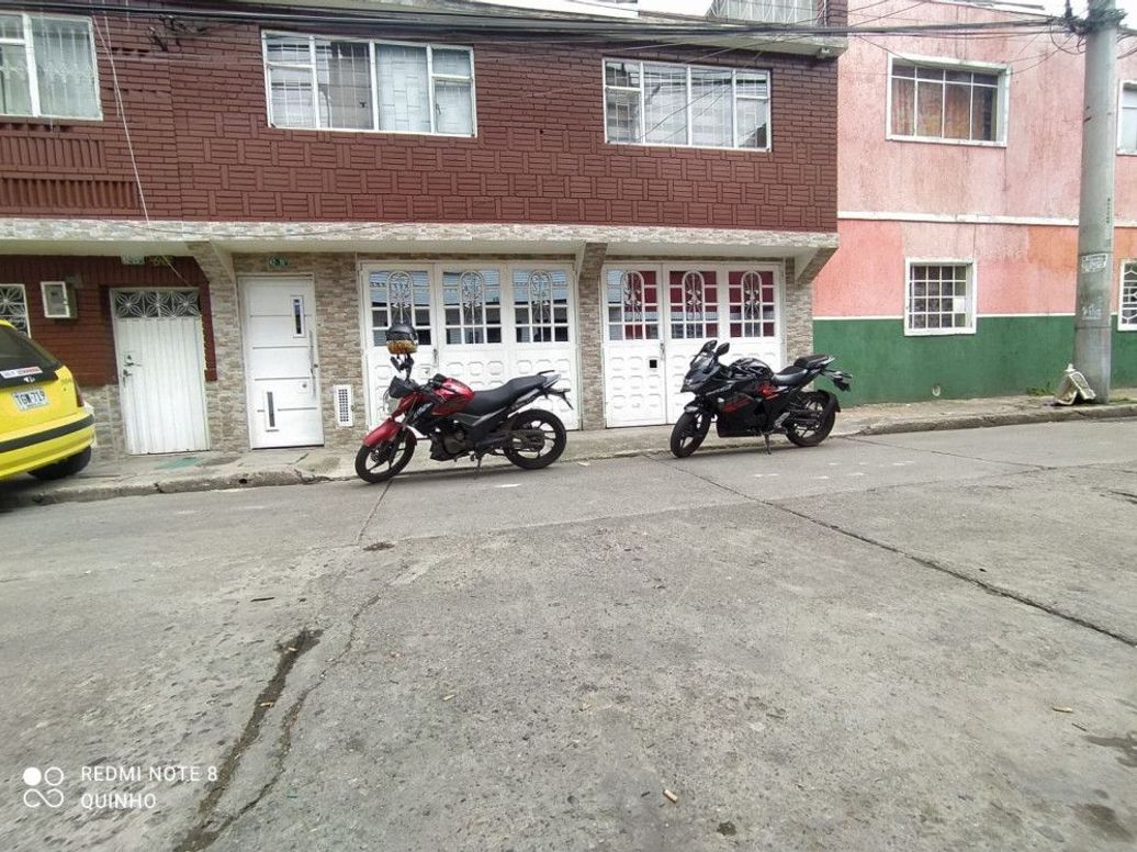 Casa de 6 alcobas en venta en San Jorge Sur, Bogotá, 250 m² · foto 2 de 18