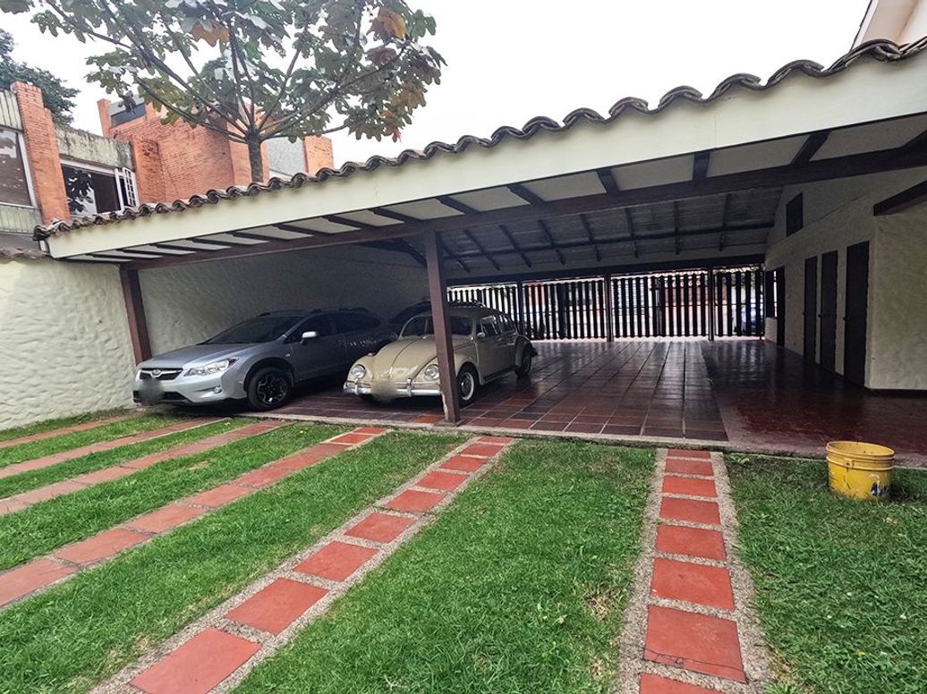 Casa de 3 alcobas en venta en La Calleja, Bogotá, 297 m² · foto 3 de 20
