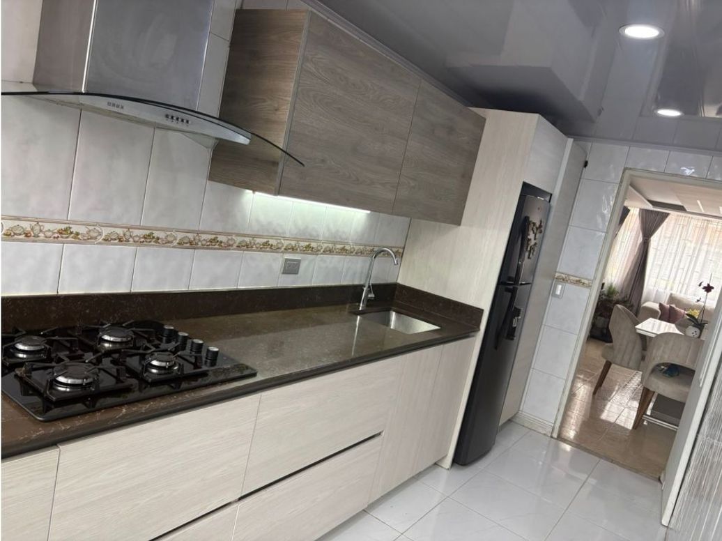 Apartamento de 4 alcobas en venta en Ciudad Montes, Bogotá, 100 m² · foto 2 de 10