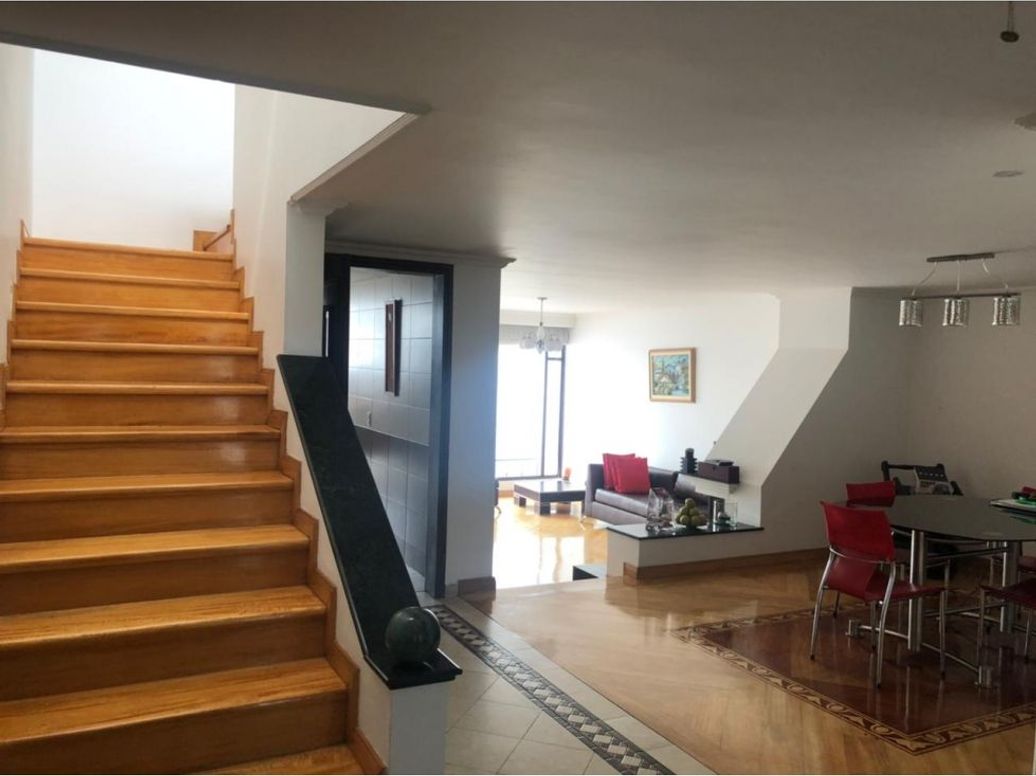 Casa de 4 alcobas en venta en Santa Barbara, Bogotá, 384 m² · foto 4 de 20