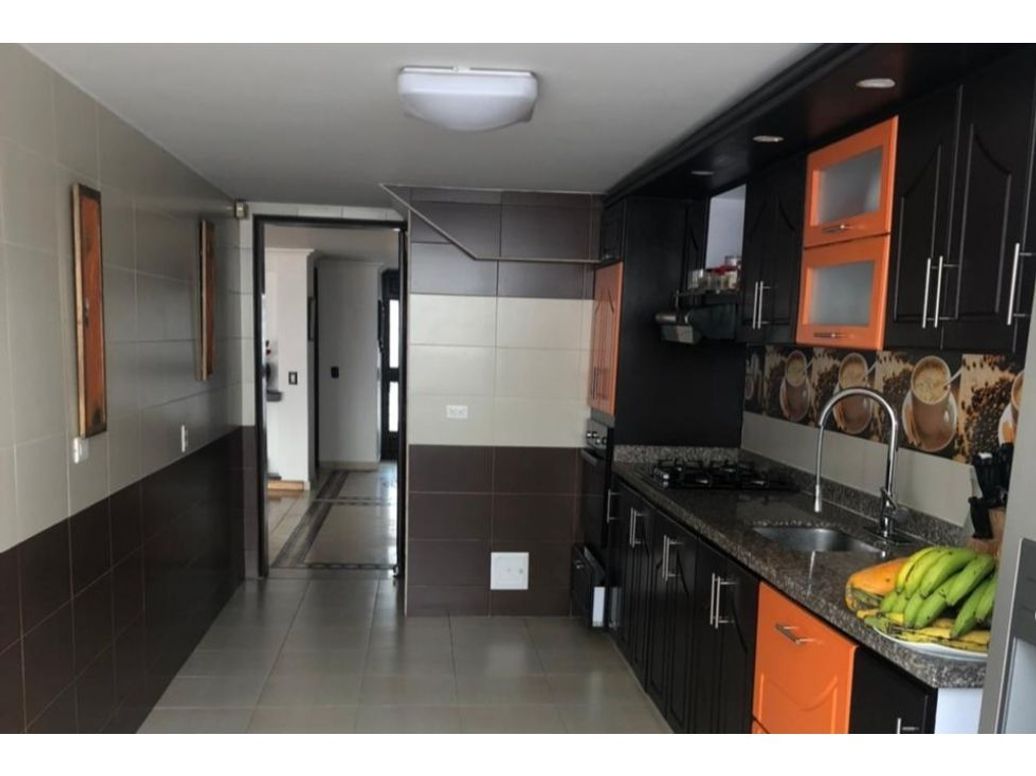 Casa de 4 alcobas en venta en Santa Barbara, Bogotá, 384 m² · foto 5 de 20