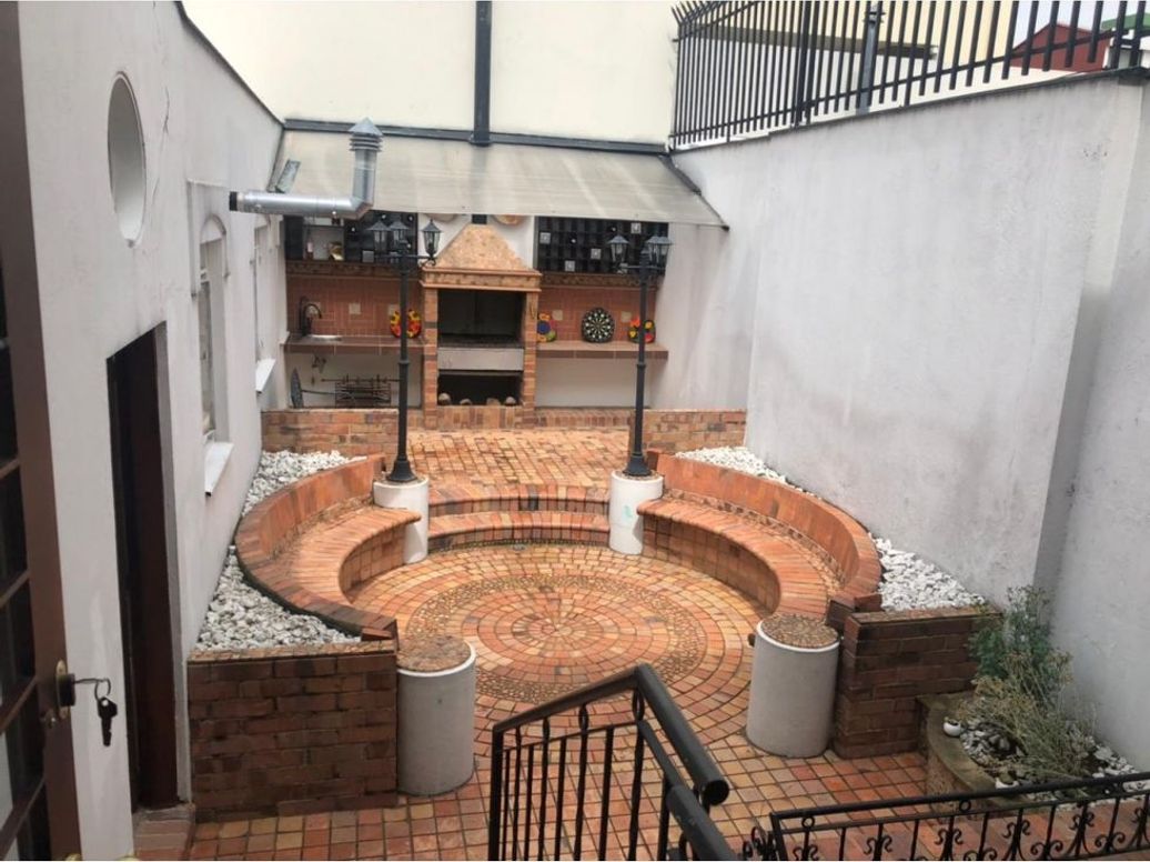 Casa de 4 alcobas en venta en Santa Barbara, Bogotá, 384 m² · foto 3 de 20