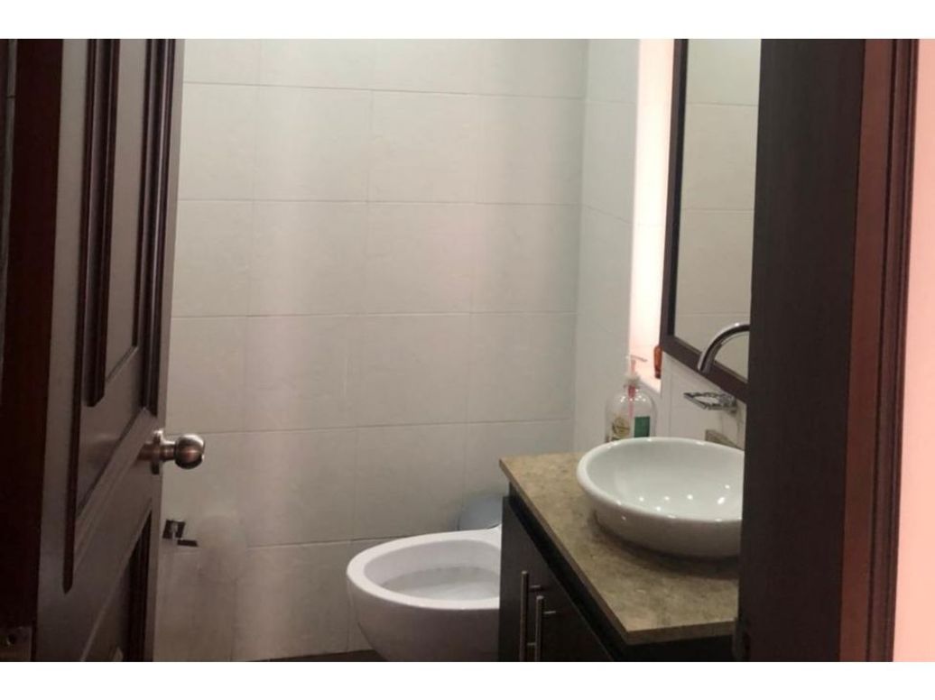 Casa de 4 alcobas en venta en Santa Barbara, Bogotá, 384 m² · foto 19 de 20